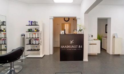 Haarkunst 84: Friseur in Frankfurt am Main