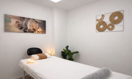 LA - AURA Wellnessmassagen: Kosmetikstudio in Hildesheim