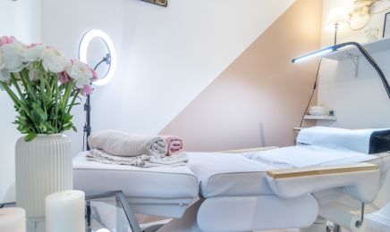 Eugé Beauté Brows : Manucure à Brignoles
