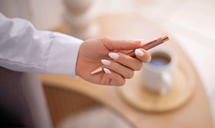 Glowing Grace : Manucure à Lattes