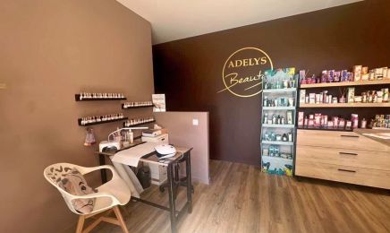 Adelys Beauté : Manucure à Mâcon