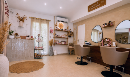 Laura Prestige Coloriste /  HairStylist  : Coiffeur à La Roquette-sur-Siagne