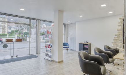 Parenthèse : Coiffeur à Le Trait