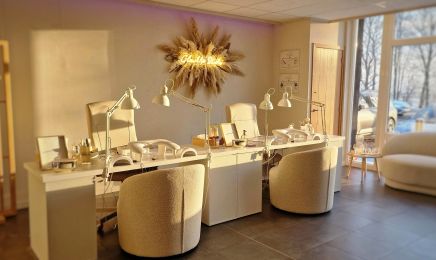 GlowUp Studio : Manucure à Braine-Le-Comte 