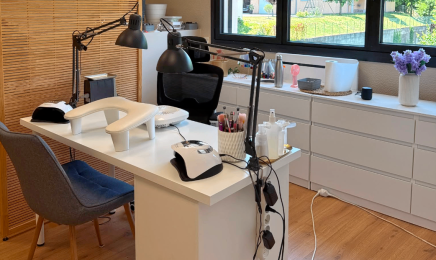 Institut Les Expertes : Manucure à Bresson
