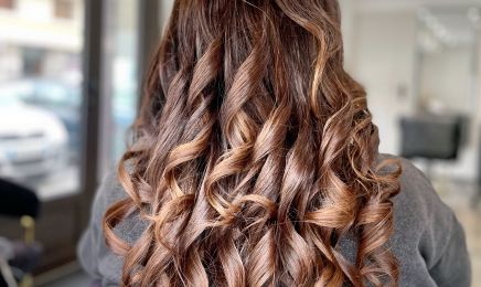 Hair by Vaza chez Ella Beauty Studio  : Coiffeur à Marseille