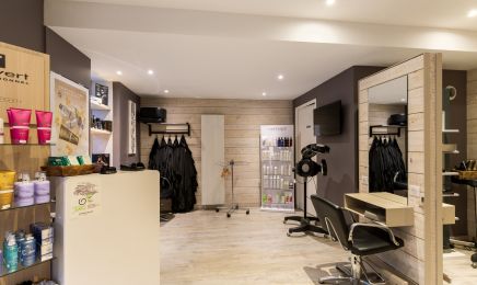 La tête ailleurs : Coiffeur à Plounéventer