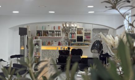 Lyna Beauty Cosmetic ( x Milli Nails 83)  : Coiffeur à Toulon