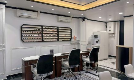 DIB Nails - 75007 : Manucure à Paris