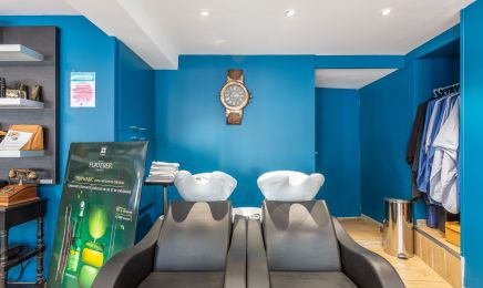 Couleurs du temps : Coiffeur à Saint-Jean-d'Angély