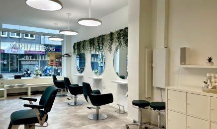 aestHAIRtic - Friseursalon: Kosmetikstudio in Bochum