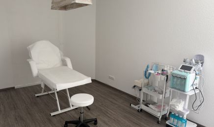 Mani by Monia: Nagelstudio in Bensheim