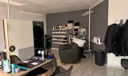 Hair Force : Manucure à Villefontaine