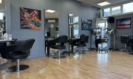 Klaus Grüẞges Haarscharf: Barbershop in Dorsten
