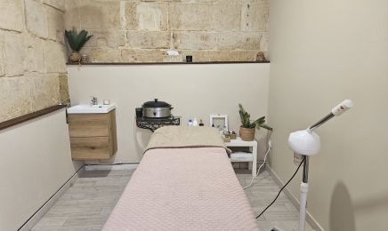 ATOUT BEAUTÉ : Manucure à Marsillargues