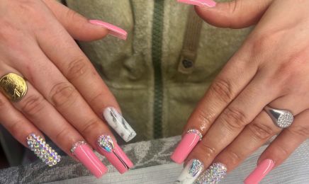 Alicia Ongles & Cils : Manucure à Belz