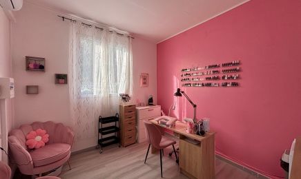 Pretty Nails by Mau : Institut de beauté à Schoelcher
