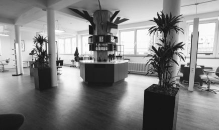 Friseur UNIKAT - Salon Darmstadt - Spezialist für Blondtöne und Haarverdichtung: Friseur in Darmstadt