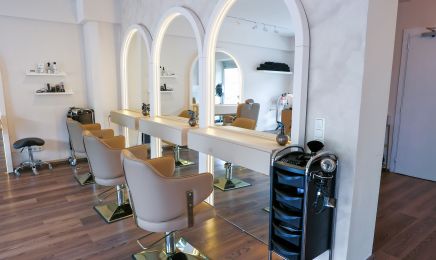 Amluxe Haarstudio: Friseur in Frankfurt am Main