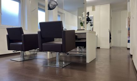 Cutting Room Friseursalon: Friseur in Bad Salzschlirf