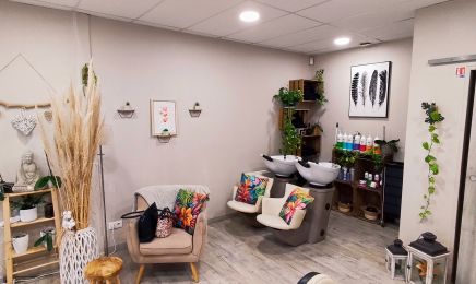 Salon d'Emilie et Une Folie : Institut de beauté à Landiras