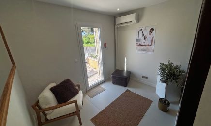 DERMALYSS - Epilation au laser médical - Thermolyse : Manucure à L'Isle-sur-la-Sorgue