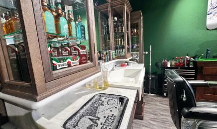 standout barber: Barbershop in AM