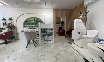 Bar à beauté by Adela : Coiffeur à Maisons-Alfort