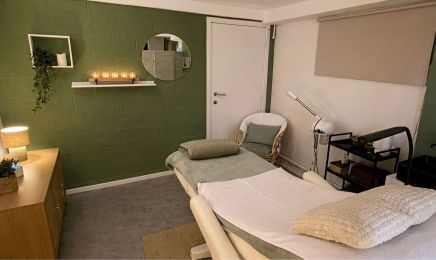 Stephanie M : Institut de beauté à Mettet