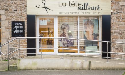 La tête ailleurs : Coiffeur à Plounéventer