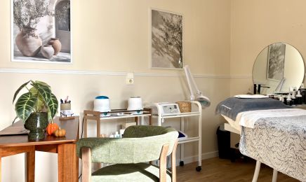 Maison Coralie | Expertise de la Peau - Dermalogica - Kobido - LED Thérapie : Manucure à Écouflant