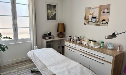 Lauriane Bonnotte by Cannelle Esthétique - Espace Privé Féminin : Manucure à Troyes