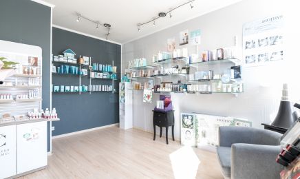 Aux halles de la beauté : Manucure à Marmande