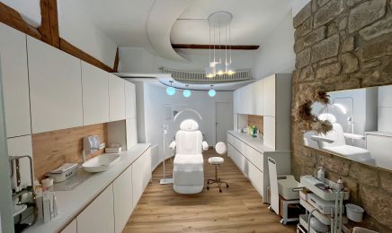 Praxis Feinschliff Nürtingen Inh. Linda Varitimidis – Ästhetik, Hyaluron, Mesotherapie: Kosmetikstudio in Nürtingen