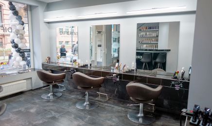 Different Hairstyle & Cosmetics Westend/Taunusanlage: Friseur in Frankfurt am Main