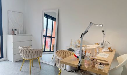 Alma Lashes : Manucure à Bordeaux