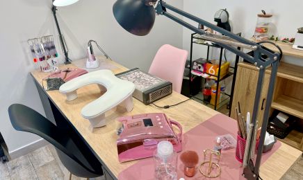 Une douceur colorée : Manucure à Combourg