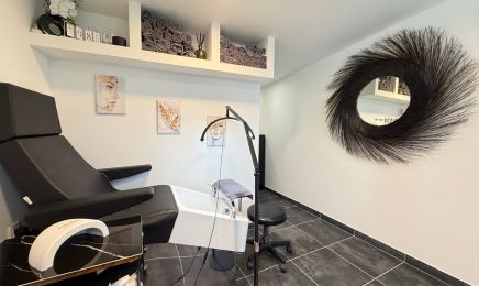 Lourenco Esthetique  : Manucure à Berre-l'Étang