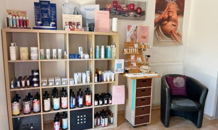 Aux Petits Soins : Institut de beauté à Charly
