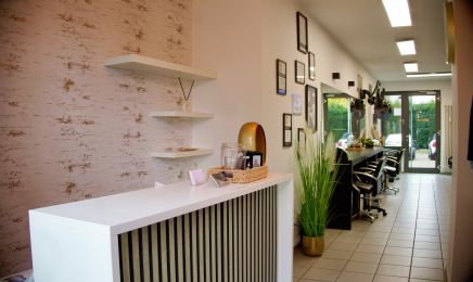 NELOUIM CUT & COLOR: Friseur in Wiesbaden