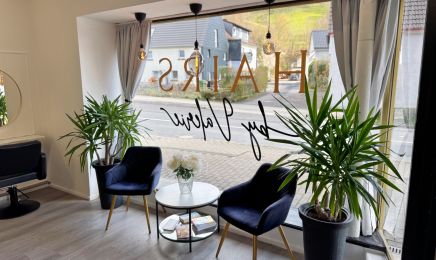 Hairs By Valerie: Friseur in Gummersbach