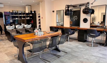 Revolution - Hair: Friseur in Köln
