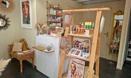 Camille R Esthétique Ongles (chez Azeliss'Coiffure)  : Manucure à Andrézieux-Bouthéon