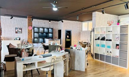 We Love Your Nails: Kosmetikstudio in Leonberg