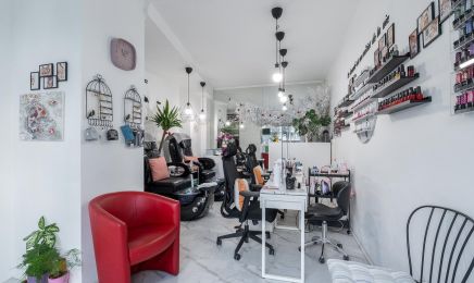 Yine Nail : Manucure à Paris