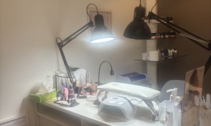 Essence Beauté : Manucure à Charolles