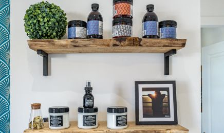 MANORA coiffeur & sensologue , maison de l’être  & du bien être Delphine Pallaro : Coiffeur à Agde