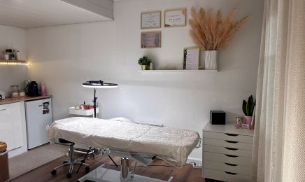 Andrea GUERRA / LC Nails : Coiffeur à Le Mans