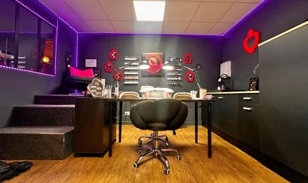 Kustom Nailz : Manucure à Tinqueux