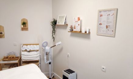 L’Atelier Beauté bien-être et esthétique  : Manucure à La Chapelle-des-Pots